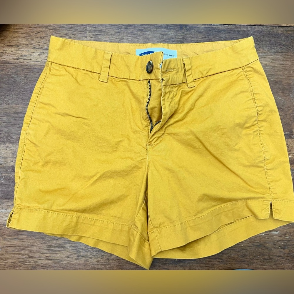 0 Old Navy mustard every day short